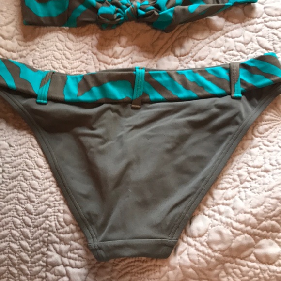 ⬇️FINAL PRICE!🔥👙Victoria’s Secret belted bikini! - Picture 4 of 4